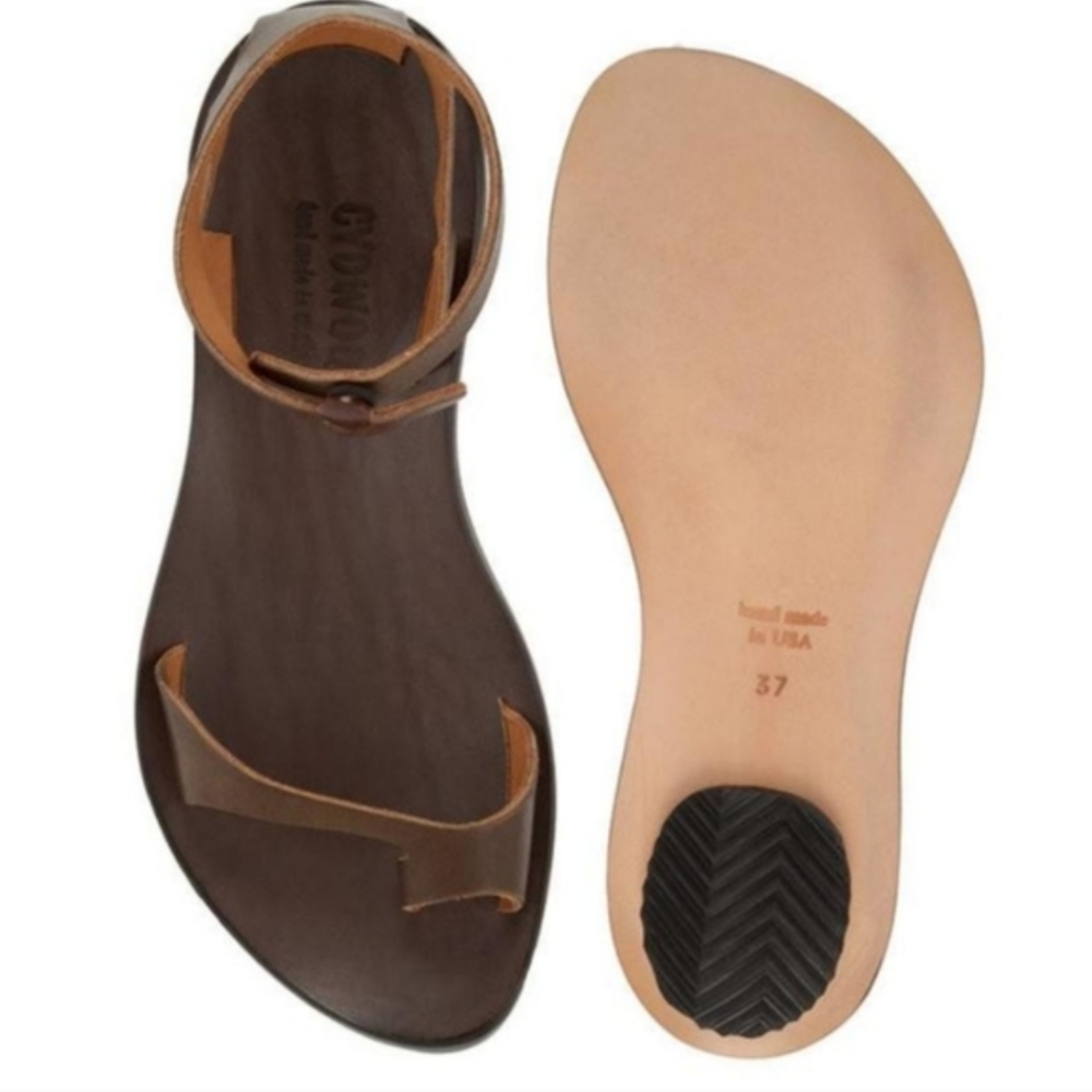 Sz 38.5 Cydwoq Naked Sandals